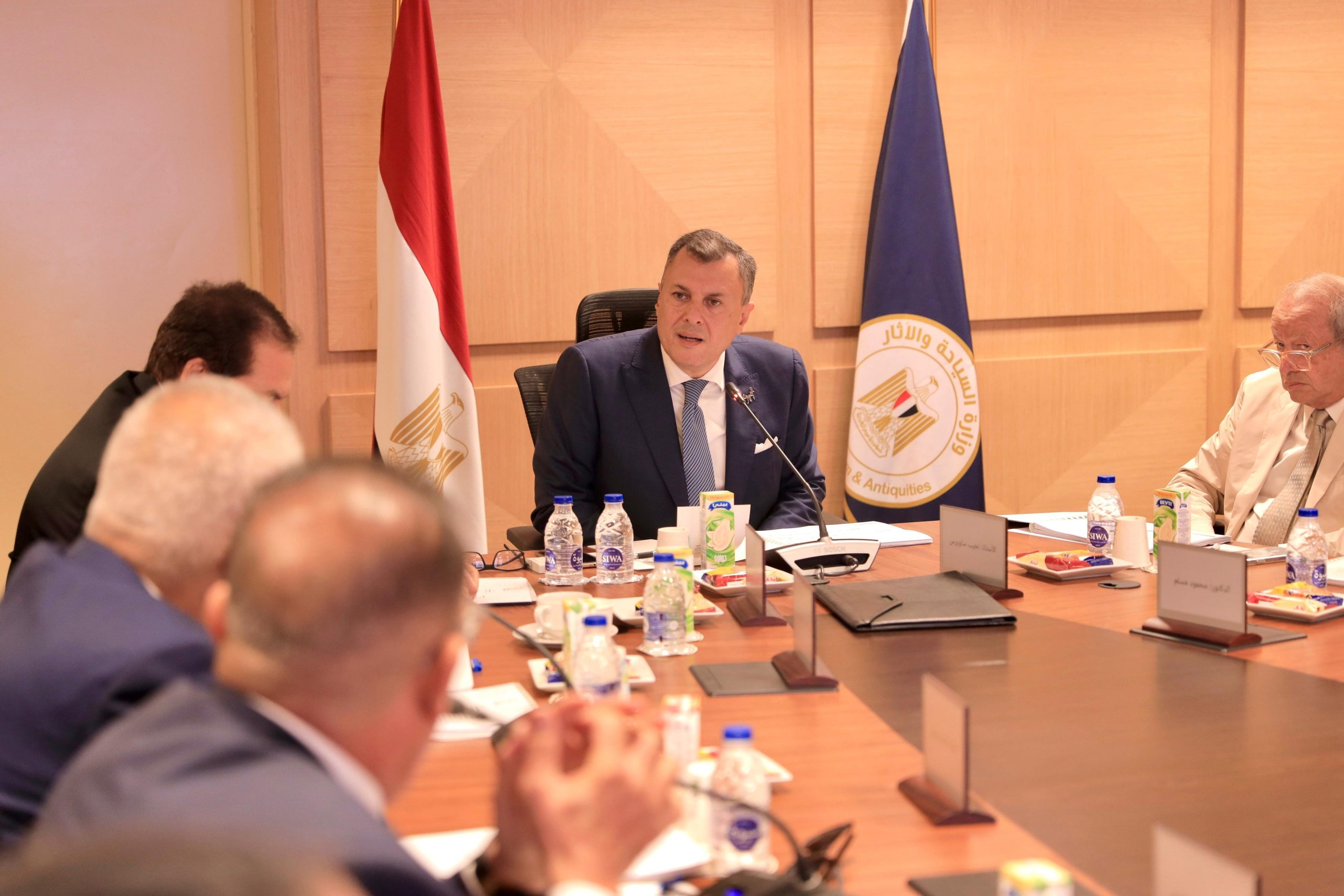 وزير السياحة والآثار يترأس الاجتماع الأول للجنة الخاصة بمناقشة الاستراتيجية العامة لتنشيط وتحفيز السياحة في مصر وزير السياحة والآثار يترأس الاجتماع الأول للجنة الخاصة بمناقشة الاستراتيجية العامة لتنشيط وتحفيز السياحة في مصر