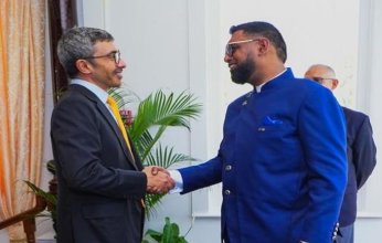 الشيخ عبد الله بن زايد يبحث مع رئيس غويانا سبل التعاون المناخي في إطار COP28