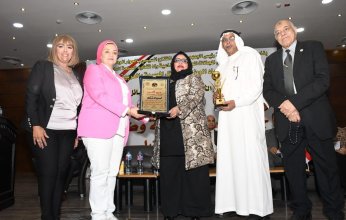 المؤتمر الثقافي العربي الدولي الأول للقبائل بالقاهره يمنح الإعلامية هناء العصفور درع التميز