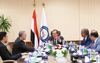 الملا يبحث مع هنى ويل العالمية مشروعات الطاقة الخضراء التى ينفذها قطاع البترول حالياً وترغب الشركة فى المشاركة بها وعلى رأسها مشروع انتاج وقود الطائرات المستدام