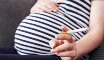 دراسة جديدة.. التدخين أثناء الحمل يضاعف خطر الولادة المبكرة ويعرض الجنين للخطر