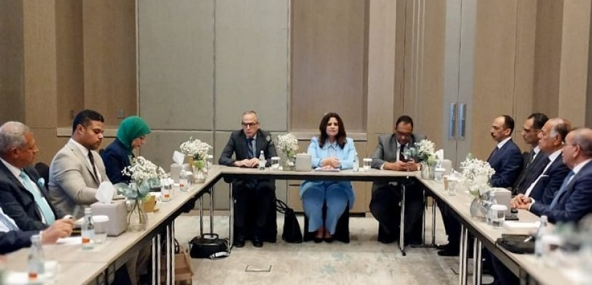 وزيرة الهجرة تلتقي المستثمرين المصريين في دبي لتشجيعهم على الاستثمار في مصر وزيرة الهجرة تلتقي المستثمرين المصريين في دبي لتشجيعهم على الاستثمار في مصر