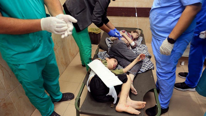 غزة تتحدى الألم: عمليات جراحية بدون تخدير تكشف واقع المعاناة غزة تتحدى الألم: عمليات جراحية بدون تخدير تكشف واقع المعاناة