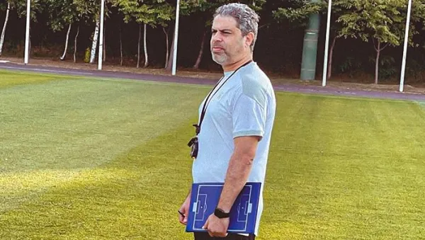 معتمد جمال يتسلم القيادة: جلسة توجيهية مع لاعبي الزمالك بعد استبدال المدرب الكولومبي معتمد جمال يتسلم القيادة: جلسة توجيهية مع لاعبي الزمالك بعد استبدال المدرب الكولومبي