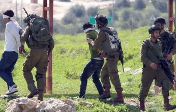 قوات الاحتلال تعتقل 50 فلسطينياً: حملة اعتقالات واسعة في الضفة الغربية