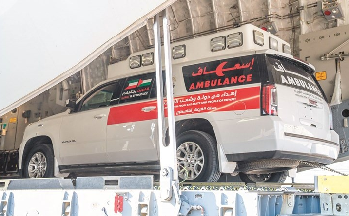 الكويت تجيب نداء غزة: 3 سيارات إسعاف و30 طنًا لتخفيف معاناة الأشقاء الكويت تجيب نداء غزة: 3 سيارات إسعاف و30 طنًا لتخفيف معاناة الأشقاء