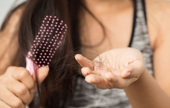 دور الغذاء: كيف تحمي شعرك من التساقط المستمر؟