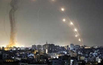 إسرائيل تشهد هجومًا صاروخيًا: حريق ودمار في بيرانيت العسكرية