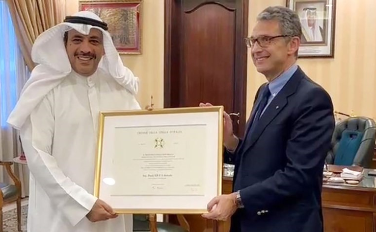 تكريم رئيس نادي الرماية الكويتي بوسام نجمة إيطاليا: تقدير لدوره في تعزيز الروابط الرياضية تكريم رئيس نادي الرماية الكويتي بوسام نجمة إيطاليا: تقدير لدوره في تعزيز الروابط الرياضية