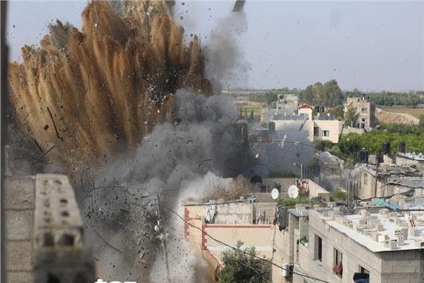 غزة تحت القصف: 40، 000 فلسطيني ضحايا العدوان الإسرائيلي بعد 33 يومًا غزة تحت القصف: 40، 000 فلسطيني ضحايا العدوان الإسرائيلي بعد 33 يومًا