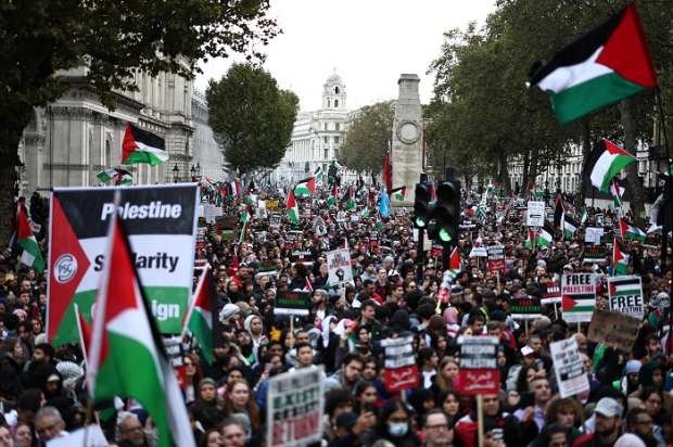 تظاهرة حاشدة تنطلق في لندن لدعم الفلسطينيين تظاهرة حاشدة تنطلق في لندن لدعم الفلسطينيين