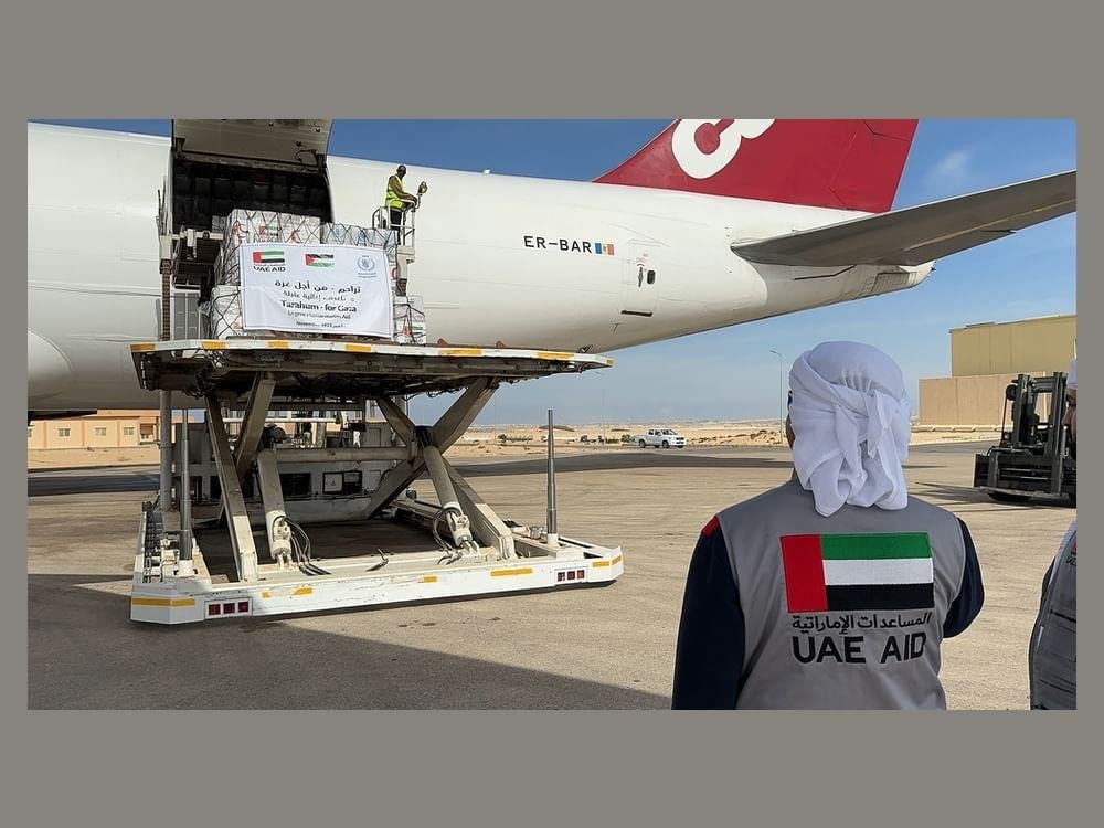 الإمارات تواصل إحياء روح التضامن: 100 طن من الإغاثة تصل غزة الإمارات تواصل إحياء روح التضامن: 100 طن من الإغاثة تصل غزة