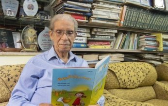 مصر تودع رائد أدب الطفل: يعقوب الشاروني يغادر الحياة ويترك خلفه إرثاً أدبياً رائعاً