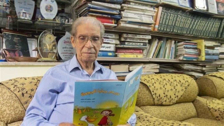 مصر تودع رائد أدب الطفل: يعقوب الشاروني يغادر الحياة ويترك خلفه إرثاً أدبياً رائعاً مصر تودع رائد أدب الطفل: يعقوب الشاروني يغادر الحياة ويترك خلفه إرثاً أدبياً رائعاً