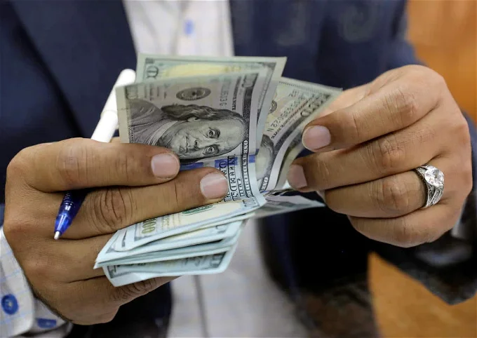 الدولار يواصل ارتفاعه في بغداد بفارق 33 ألف عن السعر الرسمي الدولار يواصل ارتفاعه في بغداد بفارق 33 ألف عن السعر الرسمي