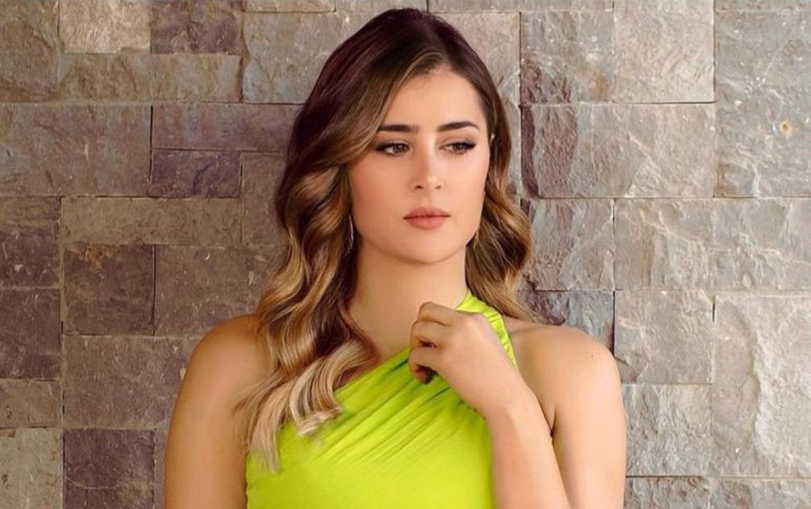 عائشة بن أحمد تُحاكي الغموض والإثارة في مسلسل 'روحي فيك' عائشة بن أحمد تُحاكي الغموض والإثارة في مسلسل 'روحي فيك'