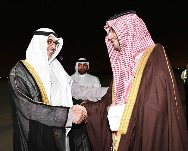 وزير الدولة السعودي يبدأ زيارة رسمية إلى الكويت وزير الدولة السعودي يبدأ زيارة رسمية إلى الكويت