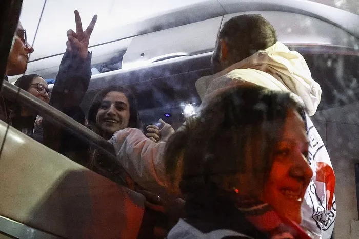 إطلاق سراح 30 فلسطينياً: فرحة في رام الله بعد الدفعة الخامسة من صفقة التبادل إطلاق سراح 30 فلسطينياً: فرحة في رام الله بعد الدفعة الخامسة من صفقة التبادل