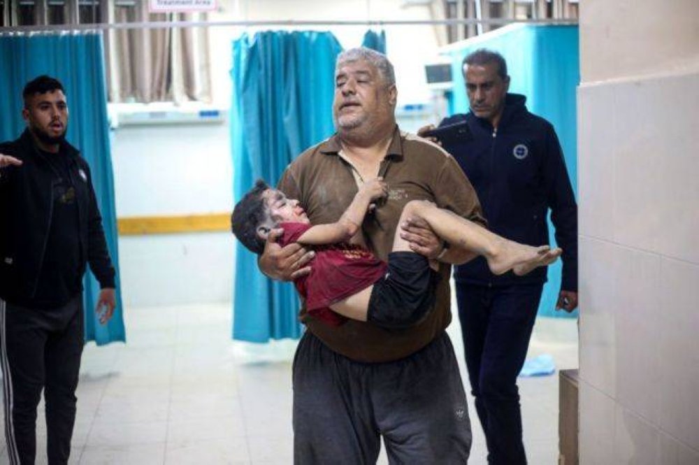 أزمة إنقاذ الجرحى في غزة: الطواقم الطبية تصرخ بالعجز أزمة إنقاذ الجرحى في غزة: الطواقم الطبية تصرخ بالعجز