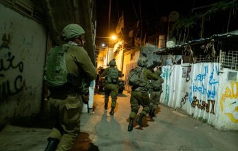 عمليات دهم مكثفة تشل الضفة: الاحتلال الإسرائيلي يطوق عدة مدن ويعتقل مواطنين