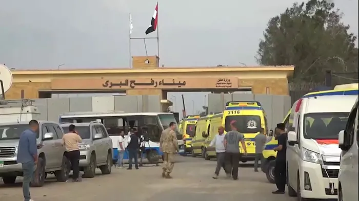 عبر رفح إلى الوطن: برازيليون يستعيدون حريتهم بعد أسابيع من العزل في غزة عبر رفح إلى الوطن: برازيليون يستعيدون حريتهم بعد أسابيع من العزل في غزة