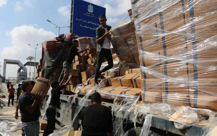 مصر تواصل جهودها الإنسانية: 161 شاحنة مساعدات تدخل غزة عبر منفذ رفح مصر تواصل جهودها الإنسانية: 161 شاحنة مساعدات تدخل غزة عبر منفذ رفح