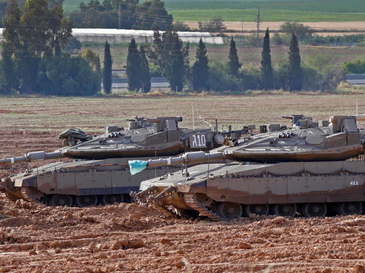 المقاومة الفلسطينية تصفي دبابتين إسرائيليتين في حي تل الهوى المقاومة الفلسطينية تصفي دبابتين إسرائيليتين في حي تل الهوى