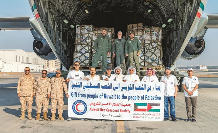 هل تعيش غزة في ظلمة؟ الكويت ترسل النور بـ40 طنًا من المساعدات! هل تعيش غزة في ظلمة؟ الكويت ترسل النور بـ40 طنًا من المساعدات!