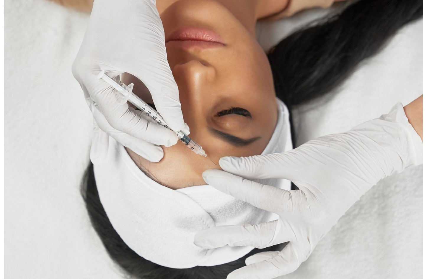 اعتقال مزوّرة الجمال بالبحرين: حبس متهمة تجميل بلا ترخيص! اعتقال مزوّرة الجمال بالبحرين: حبس متهمة تجميل بلا ترخيص!