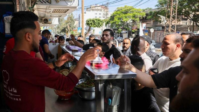 شوارع غزة بعد بدء تنفيذ هدنة الأربعة أيام: حيوية جنوبًا وتشديد أمني شمالً شوارع غزة بعد بدء تنفيذ هدنة الأربعة أيام: حيوية جنوبًا وتشديد أمني شمالً