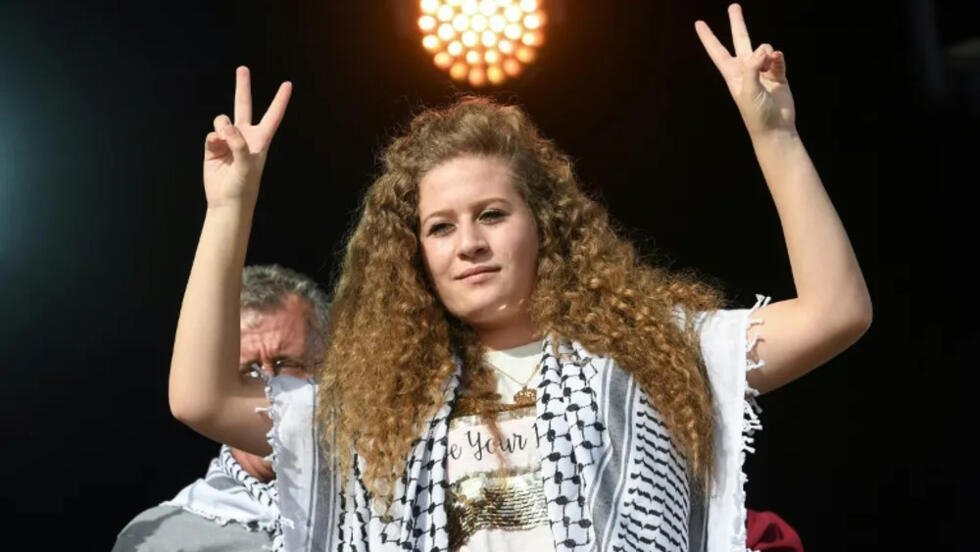 أيقونة فلسطين" في قبضة الاحتلال: عهد التميمي تواجه اتهامات بالتحريض على الإرهاب أيقونة فلسطين" في قبضة الاحتلال: عهد التميمي تواجه اتهامات بالتحريض على الإرهاب