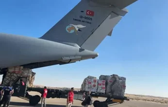 المساعدات تحلق إلى غزة: العريش تشهد جسرًا جديدًا للأمل