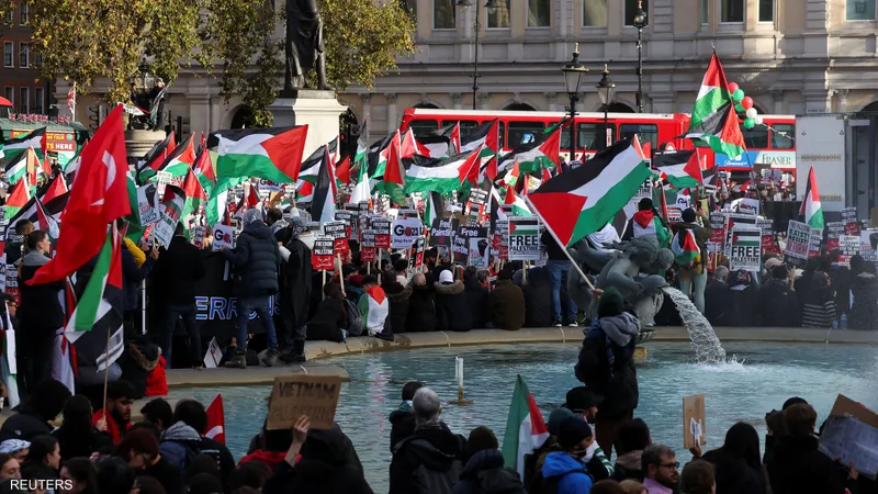 الشرطة البريطانية تنشر آلاف الأمن لمواجهة تظاهرات داعمة للفلسطينيين الشرطة البريطانية تنشر آلاف الأمن لمواجهة تظاهرات داعمة للفلسطينيين