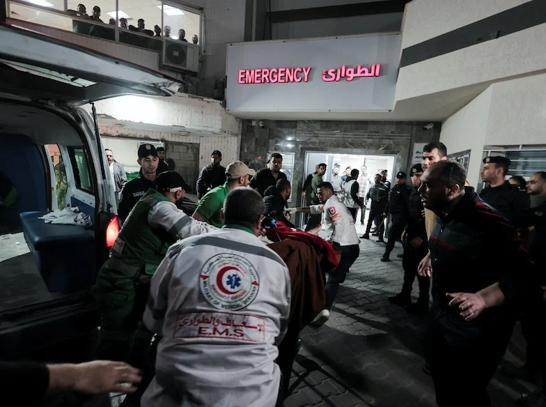غزة تنادي بالنجدة: الصحة تطلب ممرًا إنسانيًا آمنًا غزة تنادي بالنجدة: الصحة تطلب ممرًا إنسانيًا آمنًا