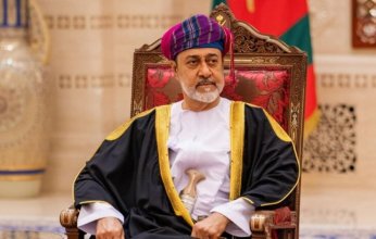 بمناسبة الذكرى الرابعة لتوليه مقاليد الحكم.. رئيس البرلمان العربي يهنئ السلطان هيثم بن طارق