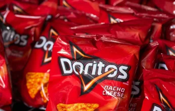 مشكلات صحية تلاحق عمال مصانع المأكولات الحراقة