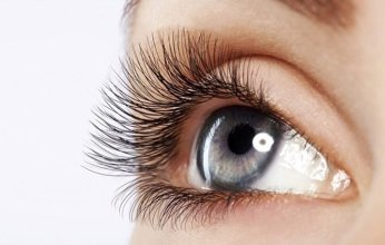 طرق طبيعية لتقوية الرموش وإطالتها