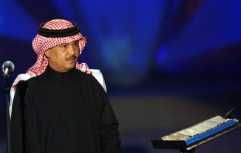 مجرد عدوى.. مدير أعمال الفنان محمد عبده يفجر مفاجأة: لم يصاب بالسرطان