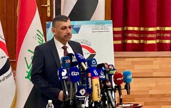 ذهب ودولارات وعقارات.. العراق يكشف أسماء مسؤولين حكوميين مدانين بالفساد