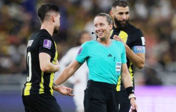 حديث السوشيال ميديا.. توري بينسو تثير الجدل في افتتاح كأس العالم للأندية (صور)