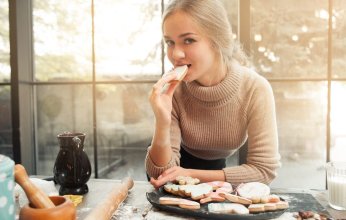 «خليجيون» خاص| خبير تغذية يقدم نصائح للحفاظ على الوزن في الشتاء