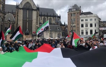 شاهد| منشورات «مقاطعة إسرائيل» تمطر متسوقي مركز تجاري هولندي