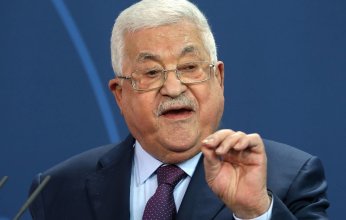 بلومبرغ: عباس يتفاوض مع أميركا على خطة إدارة غزة