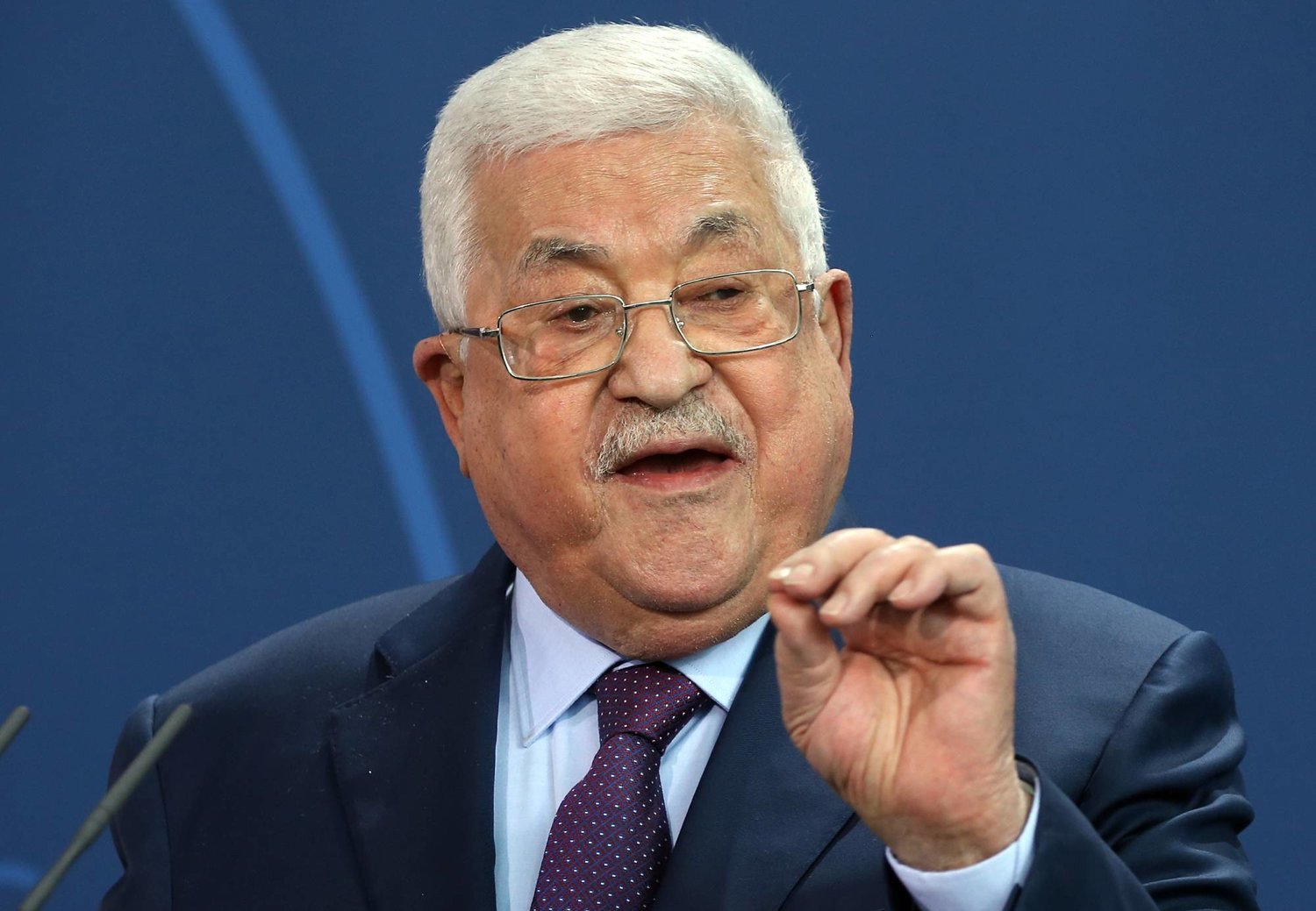 محمود عباس يؤكد أهمية الالتزام بالحفاظ على الوضع التاريخي للأماكن المقدسة بالقدس محمود عباس يؤكد أهمية الالتزام بالحفاظ على الوضع التاريخي للأماكن المقدسة بالقدس