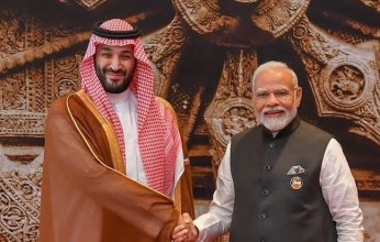 «مدمرات الهند» إلى بحر العرب.. ولي العهد السعودي يتواصل مع «مودي»