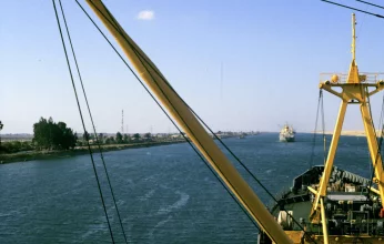 رئيس وزراء مصر: تراجع إيرادات قناة السويس أكثر من 50%