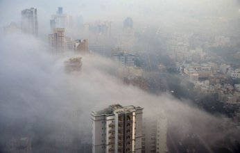 الضباب يرسم مشاهد هوليودية في الكويت (شاهد)