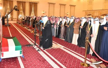 بالصور.. صلاة الجنازة على جثمان أمير الكويت الراحل