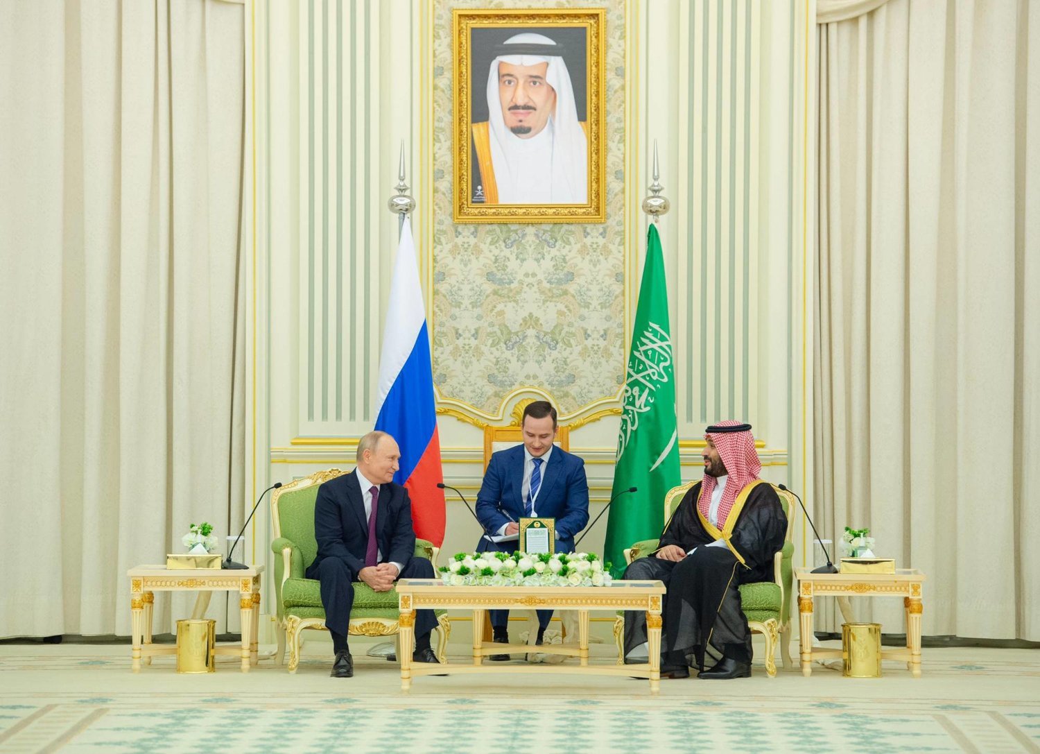 بوتين يشيد بالعلاقات مع السعودية.. ويتحدث عن «تغييرات في الخطط» بوتين يشيد بالعلاقات مع السعودية.. ويتحدث عن «تغييرات في الخطط»