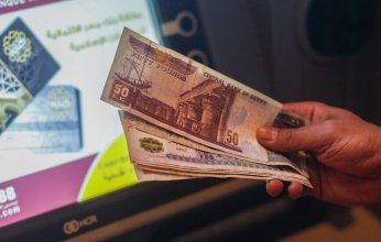 خليجيون| بعد قرار «المركزي» المصري.. خبراء يكشفون موعد تعويم الجنيه